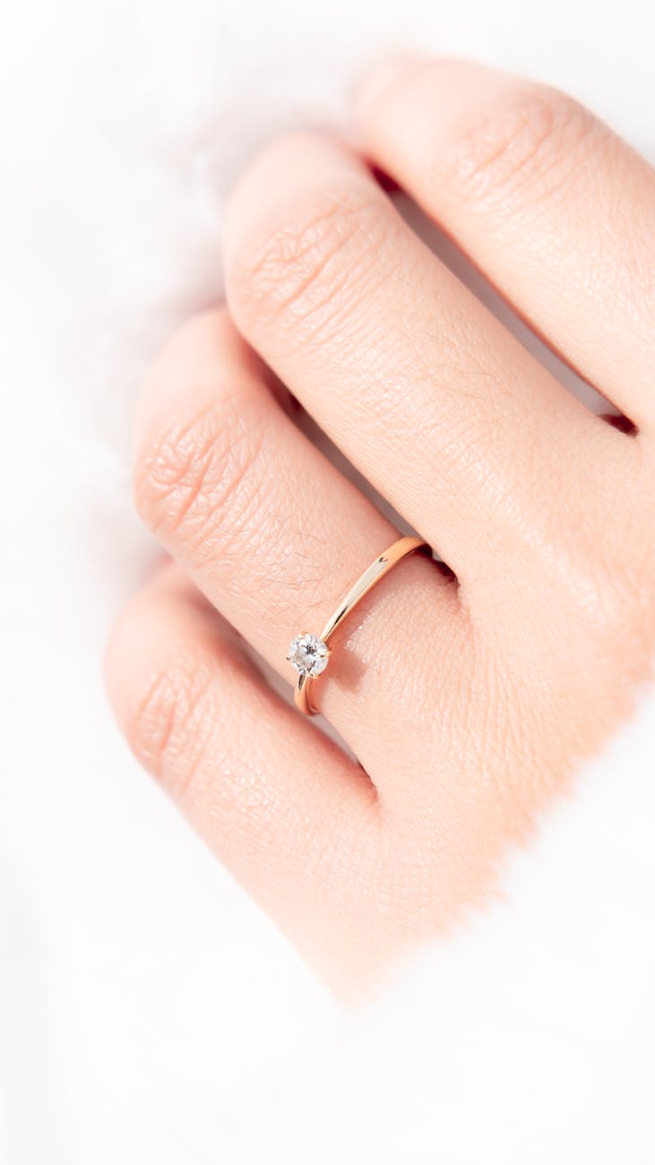 Solitaire Klassik — 750er Gelbgold, 0,5ct Brillant