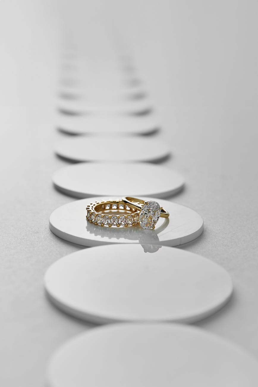 Tropfen-Anhänger — 750er Gelbgold, 0,2ct Diamant